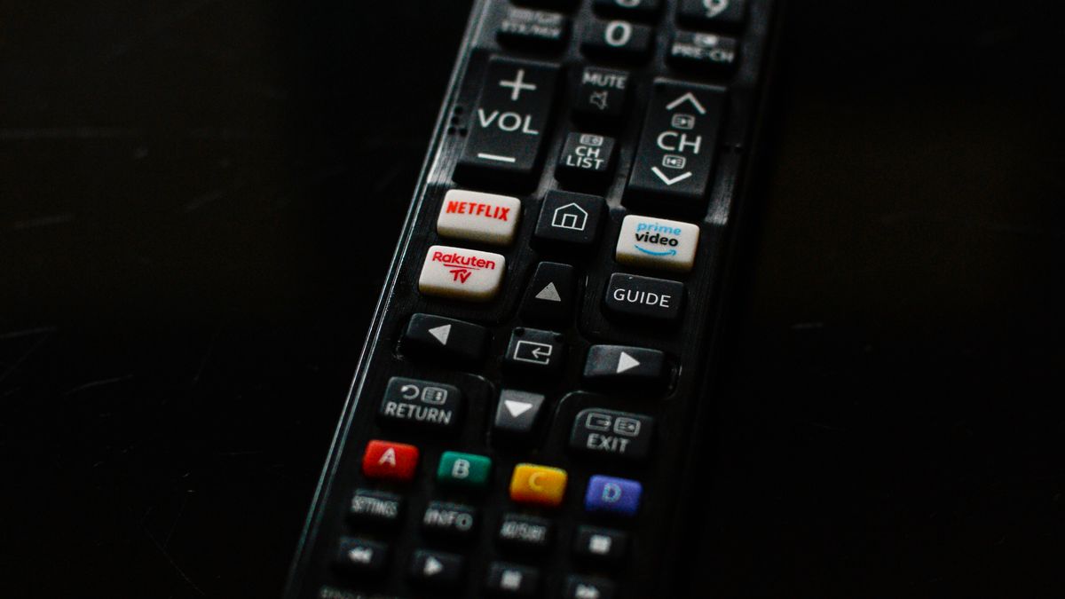 streaming stick vs TV box vs Smart TV: which wins for IPTV — STREAMBOXES guide